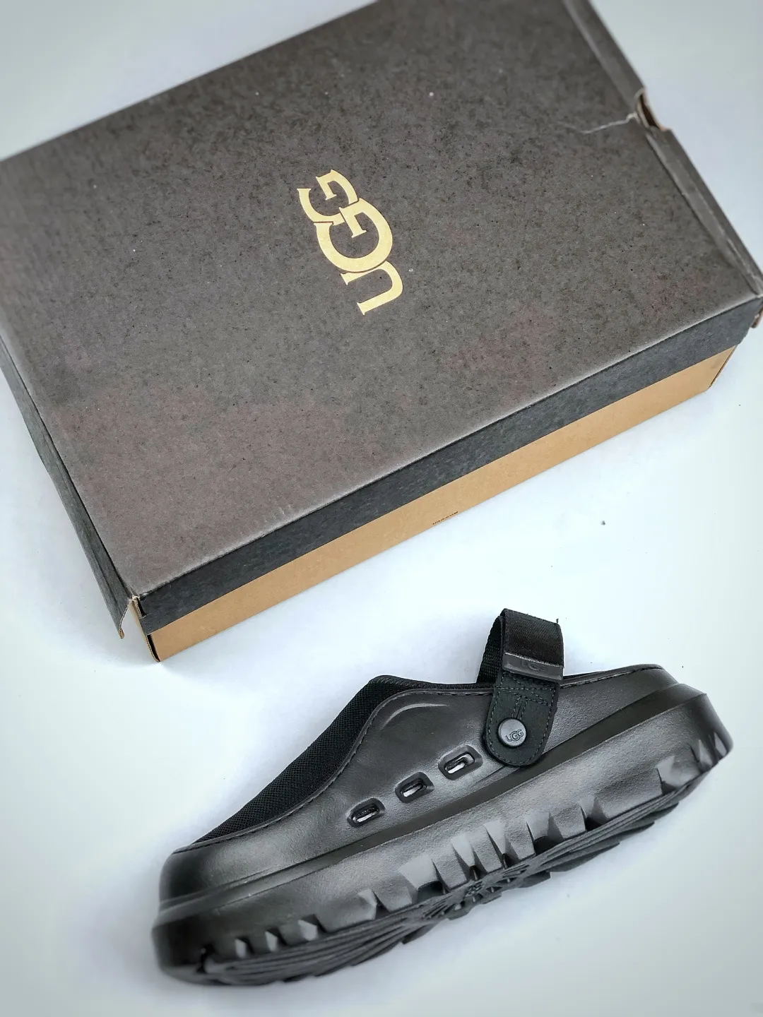 💰440 support store L/UGG summer new snow answer SKTA classic simple, comfortable and versatile, fashionable and casual, thick sole, comfortable, lightweight and breathable clog shoes, silent, wear-resistant and anti-wear. It is a vitality bomb in summer, full of youthful vitality, mesh material is breathable and light, super cool to wear in summer. Adjustable buckle design, convenient and considerate. The thick sole is non-slip and makes walking stable. Whether you are playing on the beach or strolling in the city streets, it can make you full of energy and become the center of attention ~ Size: 38-44